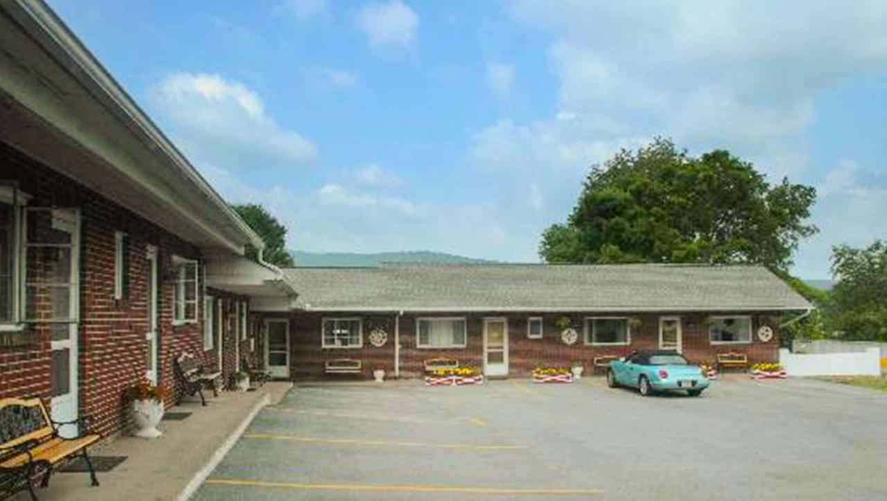 Judys Motel Bedford Exterior photo